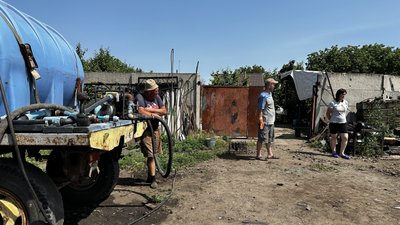 Фермер Віталій разом з братом та дружиною село Рубці Лиманська громада Донецька область 6 червня 2025 рік Фермер Віталій разом з братом та дружиною село Рубці Лиманська громада Донецька область 6 червня 2025 рік