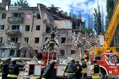 КАБ поцілив у будинок у Краматорську: як розбирають завали — фото