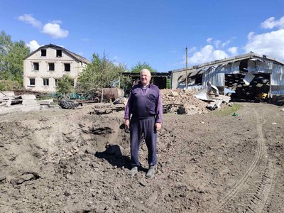 "Жінці пів голови відірвало": що розповіли очевидці про обстріл у Яструбиному на Сумщині "Жінці пів голови відірвало": що розповіли очевидці про обстріл у Яструбиному на Сумщині