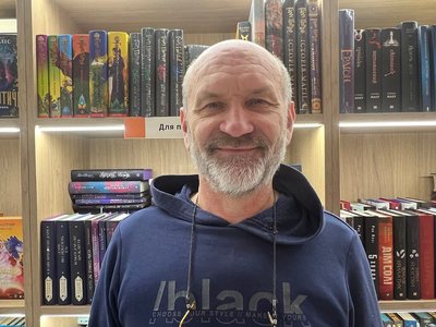 “Найбільше вражає щирість його героїв”: у Дніпрі письменник Андрій Бачинський зустрівся з шанувальниками “Найбільше вражає щирість його героїв”: у Дніпрі письменник Андрій Бачинський зустрівся з шанувальниками