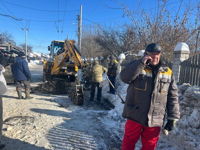 69-річний житомирянин понад 45 років працює майстром у "Житомирводоканалі" 69-річний житомирянин понад 45 років працює майстром у "Житомирводоканалі"