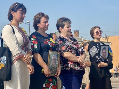 В День пам'яті захисників України у Пулинах на Житомирщині відкрили меморіальне місце В День пам'яті захисників України у Пулинах на Житомирщині відкрили меморіальне місце