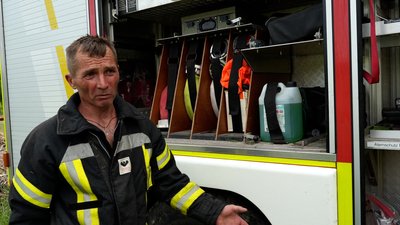 Добровільна пожежно-рятувальна команда допомога ДСНС пожежі евакуація люди Покровська міська громада старший добровільної пожежно-рятувальної команди Олександр Дікань Донецька область Добровільна пожежно-рятувальна команда допомога ДСНС пожежі евакуація люди Покровська міська громада старший добровільної пожежно-рятувальної команди Олександр Дікань Донецька область
