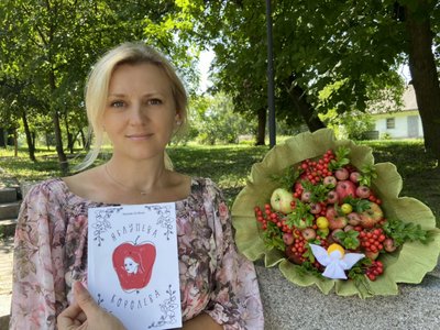 Наталія Олійник та збірка "Яблунева королева" Наталія Олійник та збірка "Яблунева королева"