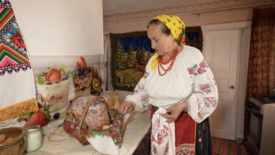 "Яка паска — такий і рік": черкащанка випікає паски за старовинним рецептом "Яка паска — такий і рік": черкащанка випікає паски за старовинним рецептом