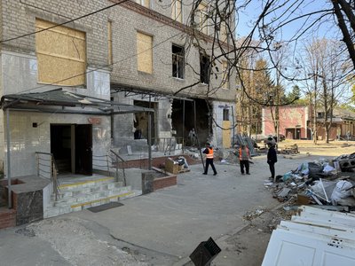 День уролога у зруйнованій операційній: розповідь оперуючого лікаря Володимира Пономаренка День уролога у зруйнованій операційній: розповідь оперуючого лікаря Володимира Пономаренка