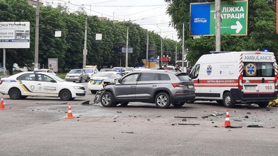 Дві людини померли, троє травмовані: аварія у Кропивницькому Дві людини померли, троє травмовані: аварія у Кропивницькому
