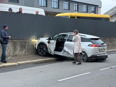 Автомобіль, Peugeot, ДТП, Франківськ Автомобіль, Peugeot, ДТП, Франківськ