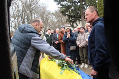 В Охтирці попрощалися з військовослужбовцем Володимиром Чубарем В Охтирці попрощалися з військовослужбовцем Володимиром Чубарем