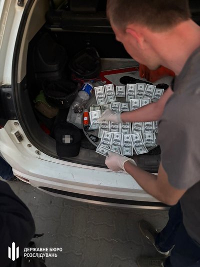 На Волині експоліцейського судитимуть за переправлення чоловіків у Молдову На Волині експоліцейського судитимуть за переправлення чоловіків у Молдову