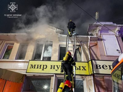 Пожежа на одеському Привозі: врятували 9 людей