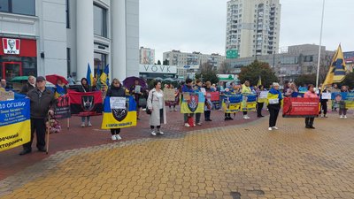 "Я чекаю сина безвісти зниклого": у Хмельницькому відбулася акція "Поверніть героїв додому" "Я чекаю сина безвісти зниклого": у Хмельницькому відбулася акція "Поверніть героїв додому"