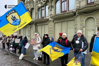Третє Різдво в полоні: в Одесі відбулася акція на підтримку військовополонених з Азову Третє Різдво в полоні: в Одесі відбулася акція на підтримку військовополонених з Азову