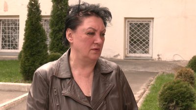 "Дитина тільки почала жити": у Чернігові слухали справу про відібрання дочки у найстаршої матері України Підвербної "Дитина тільки почала жити": у Чернігові слухали справу про відібрання дочки у найстаршої матері України Підвербної