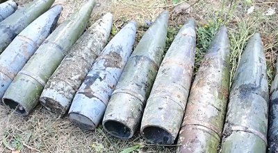 15 боєприпасів під водою: на Донеччині у річці знайшли російські артснаряди