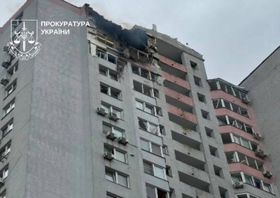 Росія атакує Київ дронами: є загиблі й поранені, у Деснянському районі сталася пожежа, пошкоджена багатоповерхівка