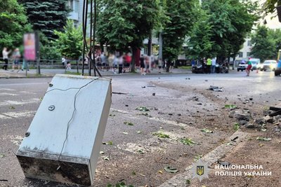 Аварія на вулиці Перемоги в Житомирі: водій в'їхав у стовп, постраждали двоє людей Аварія на вулиці Перемоги в Житомирі: водій в'їхав у стовп, постраждали двоє людей