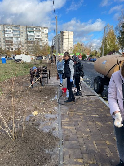На Житомирщині в пам'ять про полеглих воїнів відбулася акція "Посаджу калину" На Житомирщині в пам'ять про полеглих воїнів відбулася акція "Посаджу калину"