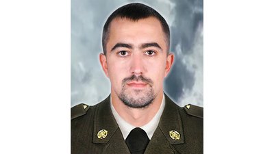 На Чернігівщині попрощалися з трьома загиблими бійцями: Максимом Олійником, Андрієм Клюєвим та Олексієм Коливаєм На Чернігівщині попрощалися з трьома загиблими бійцями: Максимом Олійником, Андрієм Клюєвим та Олексієм Коливаєм