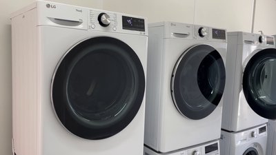 Виїхали з-під обстрілів РФ. Як багатодітна родина з Херсонщини облаштувалась у модульному містечку