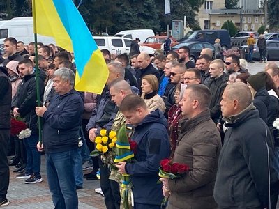 У Рівному попрощалися із загиблим військовим Дмитром Такуном У Рівному попрощалися із загиблим військовим Дмитром Такуном