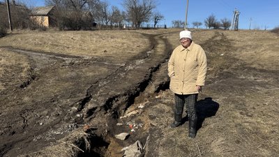 У Созонівці на Кіровоградщині вода зруйнувала дорогу: хто має ремонтувати У Созонівці на Кіровоградщині вода зруйнувала дорогу: хто має ремонтувати