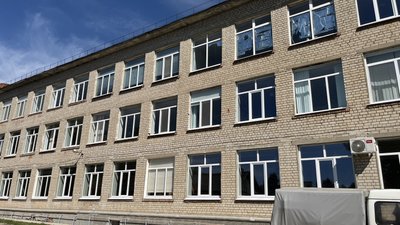 Пошкоджений під час ударів РФ ліцей у Височанській громаді під Харковом, липень 2024 року Пошкоджений під час ударів РФ ліцей у Височанській громаді під Харковом, липень 2024 року