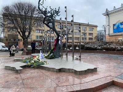 "Ангели пам'яті": вінничани долучилися до всеукраїнської тихої акції "Ангели пам'яті": вінничани долучилися до всеукраїнської тихої акції