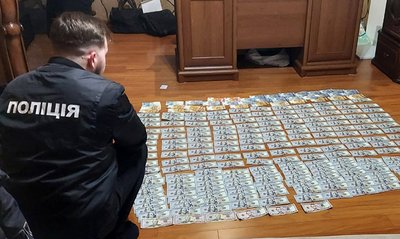 Продавали гуманітарні автівки для ЗСУ: у Хмельницькому викрили групу псевдоволонтерів
