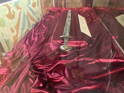 Давньоруський меч на виставці у "Софії Київській" Давньоруський меч на виставці у "Софії Київській"