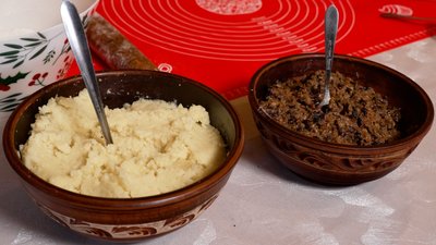 Рецептом вареників із автентичними начинками поділилася господиня з Рівненщини Рецептом вареників із автентичними начинками поділилася господиня з Рівненщини