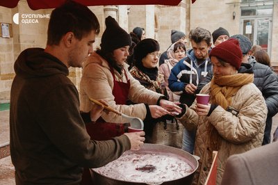 Німецькі ковбаски та глінтвейн: в Одесі відзначили Різдво ярмарком Німецькі ковбаски та глінтвейн: в Одесі відзначили Різдво ярмарком