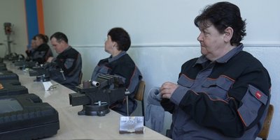 "Це перший крок до самостійності": як у Чернівцях підопічні евакуйованого інтернату вчаться на сантехніків "Це перший крок до самостійності": як у Чернівцях підопічні евакуйованого інтернату вчаться на сантехніків
