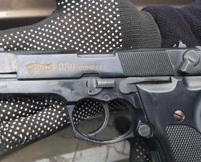 На кордоні з Молдовою у водія вилучили газовий пістолет і набої: що відомо На кордоні з Молдовою у водія вилучили газовий пістолет і набої: що відомо