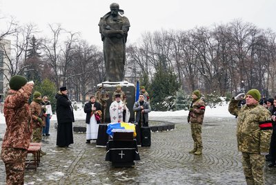 В Ужгороді попрощалися із загиблим військовим Володимиром Малєвим В Ужгороді попрощалися із загиблим військовим Володимиром Малєвим