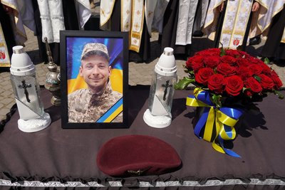 В Ужгороді попрощалися із загиблим захисником Владиславом Шитіхіним