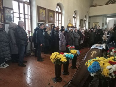 "Залишився син, якому немає року": у Хмельницькому попрощалися із загиблим воїном Богданом Горбульком "Залишився син, якому немає року": у Хмельницькому попрощалися із загиблим воїном Богданом Горбульком
