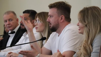 Вибух у Чернігові: що розповіли керівники бару у Чернігові, біля якого пролунав вибух Вибух у Чернігові: що розповіли керівники бару у Чернігові, біля якого пролунав вибух