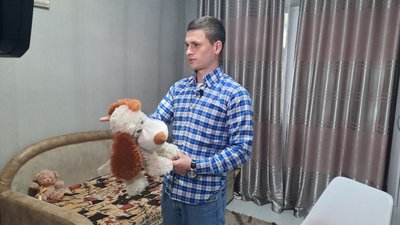"Троє кровних, троє народжених серцем": історія прийомної родини з Кропивницького "Троє кровних, троє народжених серцем": історія прийомної родини з Кропивницького