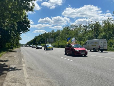 Авто рушили по маршруту