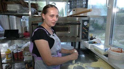 "Дітям сподобалось, значить буде смачно й іншим": на Чернігівщині багатодітна мати відкрила власну справу "Дітям сподобалось, значить буде смачно й іншим": на Чернігівщині багатодітна мати відкрила власну справу