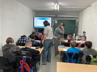 Заняття в укритті економічного університету для дітей з Куп'янської громади Заняття в укритті економічного університету для дітей з Куп'янської громади