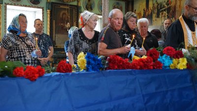 “Чекали його до останнього”. У Сумах в останню путь провели захисника України Анатолія Летучого “Чекали його до останнього”. У Сумах в останню путь провели захисника України Анатолія Летучого