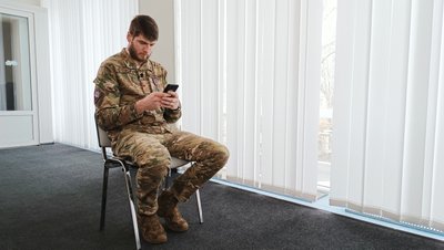"Це просто мильна бульбашка": військовий з Полтави про можливість переведення через додаток "Армія+" "Це просто мильна бульбашка": військовий з Полтави про можливість переведення через додаток "Армія+"