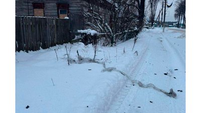 Росіяни FPV-дроном влучили в автівку у Семенівці