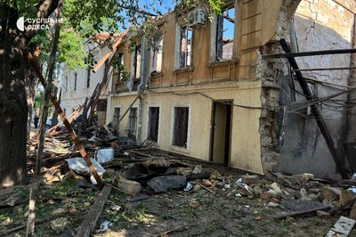 "Шахед" влучив у будинок: загибла жінка, 17 травмованих — що розповідають очевидці атаки на Одесу "Шахед" влучив у будинок: загибла жінка, 17 травмованих — що розповідають очевидці атаки на Одесу