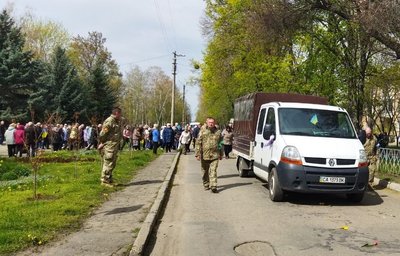 Був зниклим безвісти: у місті на Черкащині попрощалися із захисником Був зниклим безвісти: у місті на Черкащині попрощалися із захисником