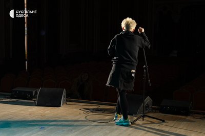 Стендап-комікеса Наталя Гаріпова про материнство, гумор та війну |Свої люди