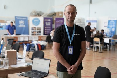 "Зривається земля від вибухів." Історії евакуйованих з прифронтової Васильківки на Дніпропетровщині "Зривається земля від вибухів." Історії евакуйованих з прифронтової Васильківки на Дніпропетровщині