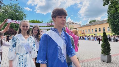 На Кіровоградщині для понад пʼяти тисяч випускників пролунав останній дзвоник На Кіровоградщині для понад пʼяти тисяч випускників пролунав останній дзвоник